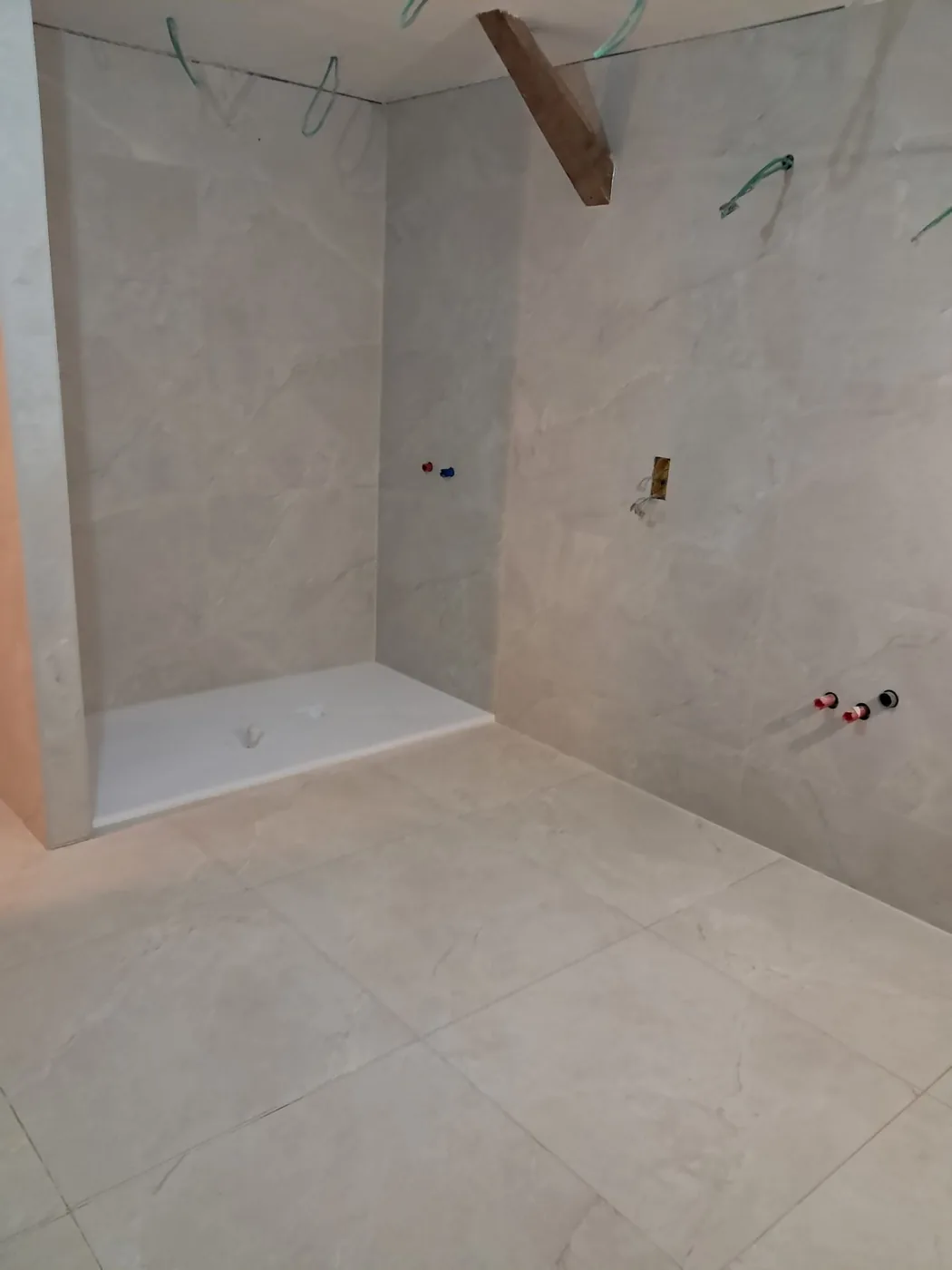 Espace douche carrelé