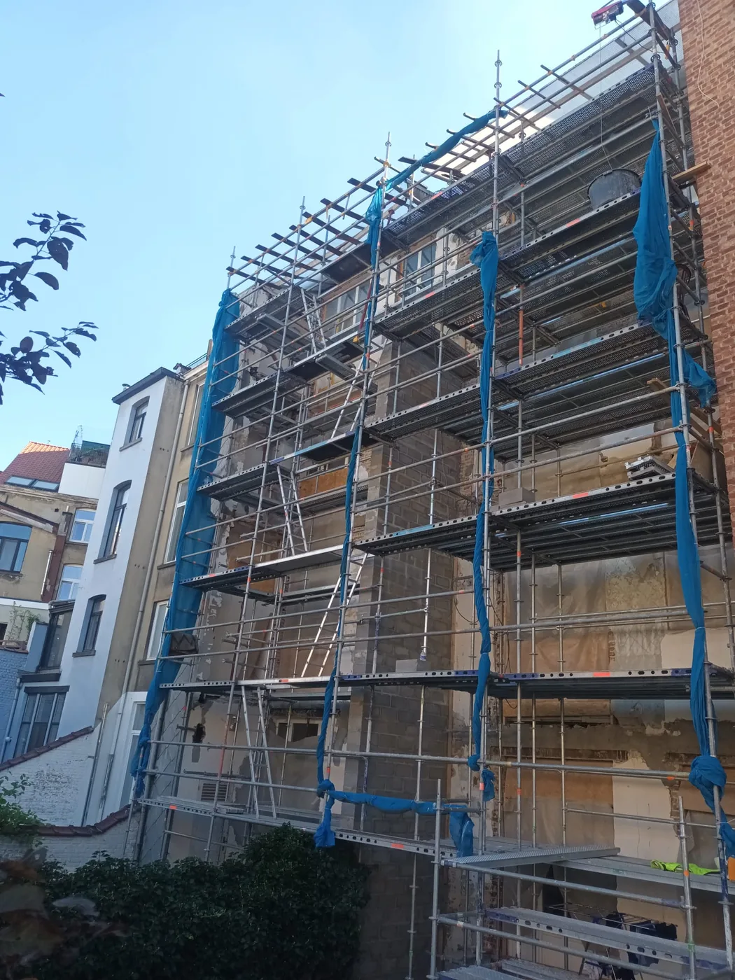 Façade en cours de rénovation
