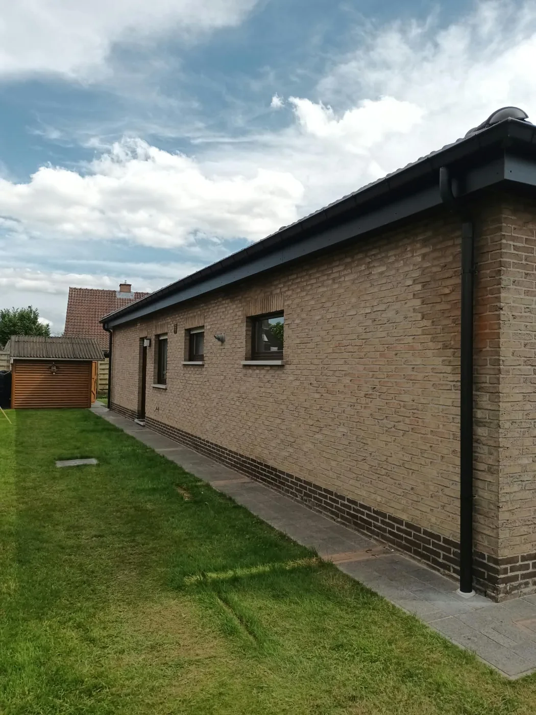 Annexe en briques photographiée après les travaux